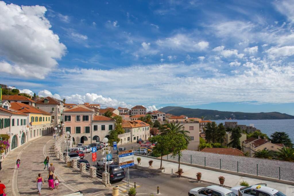 Апартаменти Pearl In The Heart Of Old Town On Belavista In