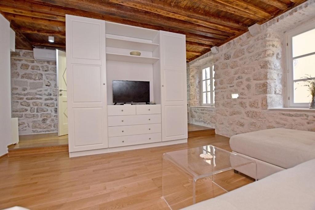Pearl In The Heart Of Old Town On Belavista In Апартаменти *