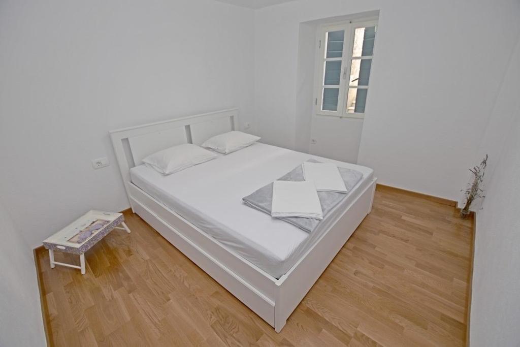 Апартаменти Pearl In The Heart Of Old Town On Belavista In *